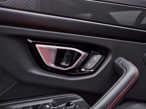 Used 2021 Lamborghini Urus image 35