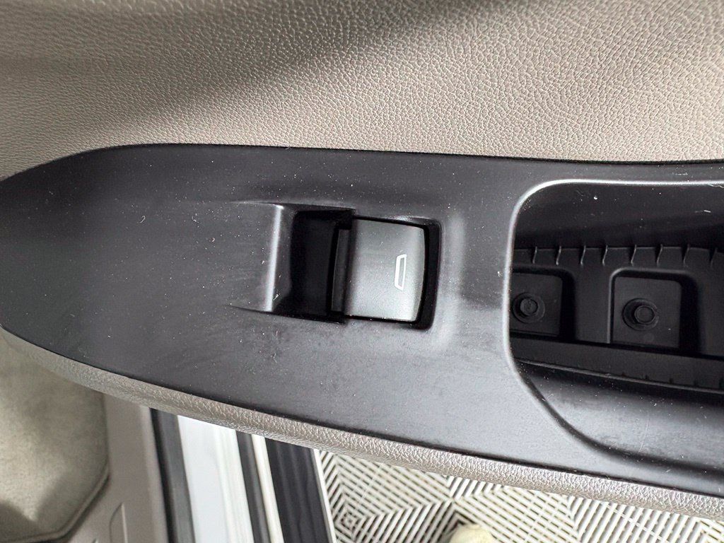 Used 2019 Chevrolet Traverse Premier w/ Driver Confidence II Package FWD image 49