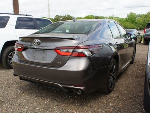 Used 2024 Toyota Camry SE w/ Convenience Package image 4