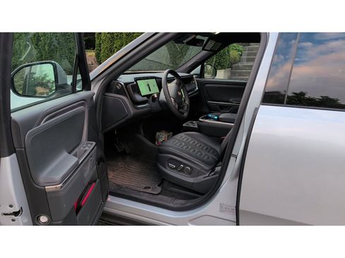 Used 2025 Rivian R1S Adventure AWD/4WD image 5