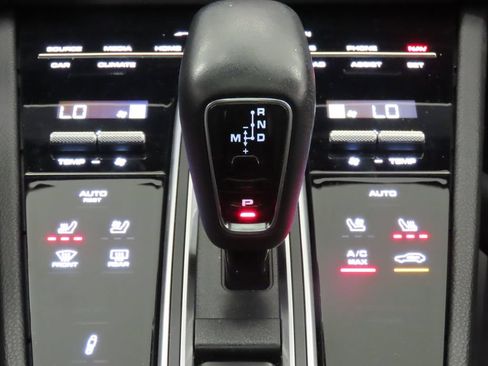 Certified 2023 Porsche Cayenne Coupe AWD/4WD image 28