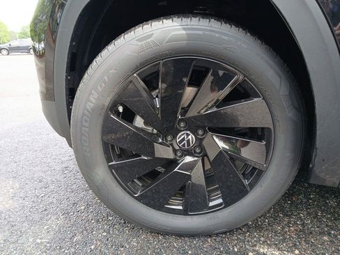 New 2025 Volkswagen Atlas SE image 25