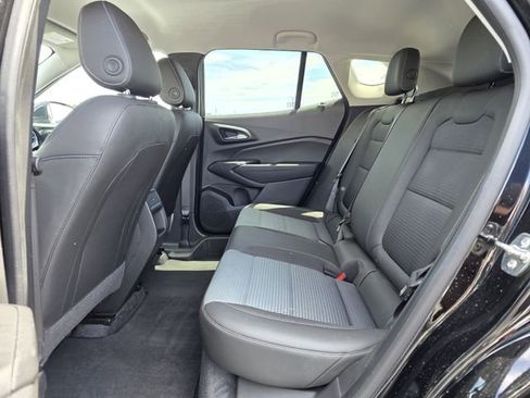 Used 2025 Chevrolet Trax LT FWD image 17