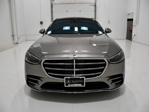 Used 2022 Mercedes-Benz S 580 4MATIC Sedan image 2