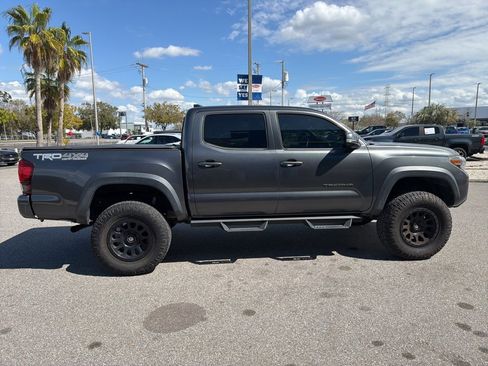 Used 2019 Toyota Tacoma TRD Off-Road w/ Technology Package image 5