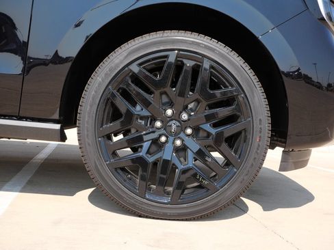 New 2027 Ford Expedition Max Platinum w/ Stealth Performance Package AWD/4WD image 7