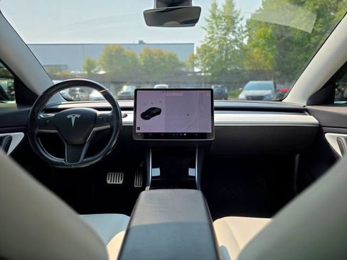 Used 2019 Tesla Model 3 RWD image 11