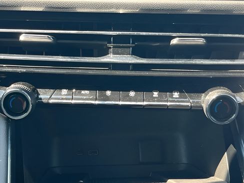 Used 2026 Chevrolet Traverse LT FWD image 28