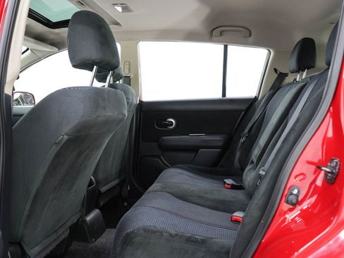 Used 2011 Nissan Versa Hatchback w/ Premium Pkg FWD image 14