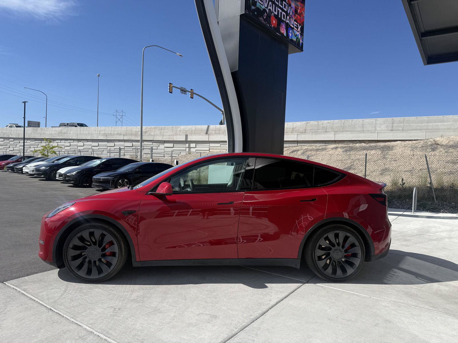 Used 2023 Tesla Model Y Performance AWD/4WD image 5