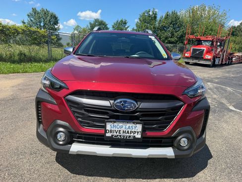Used 2025 Subaru Outback Touring AWD/4WD image 2