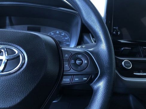 Used 2025 Toyota Corolla LE image 27