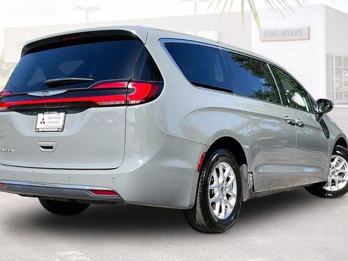Used 2023 Chrysler Pacifica Touring-L FWD image 34