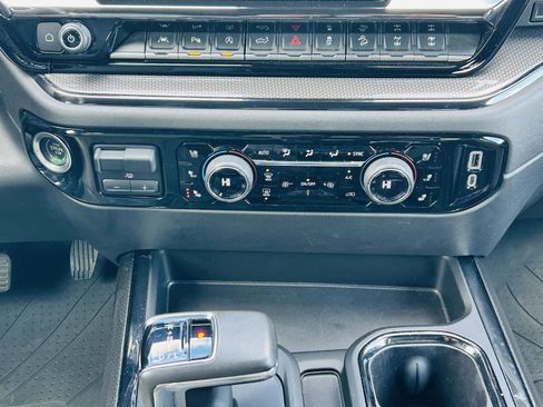 Used 2022 Chevrolet Silverado 1500 ZR2 w/ Technology Package image 27