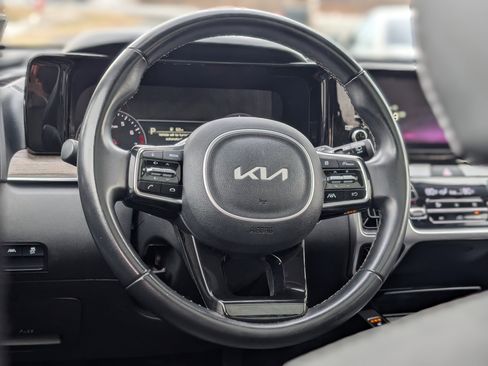 Used 2022 Kia Sorento S w/ Panoramic Sunroof Package image 16