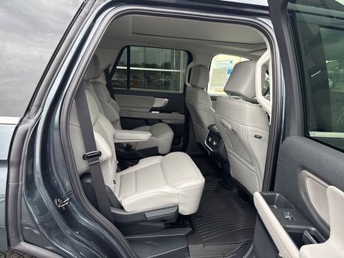 New 2025 Ford Expedition Active image 30