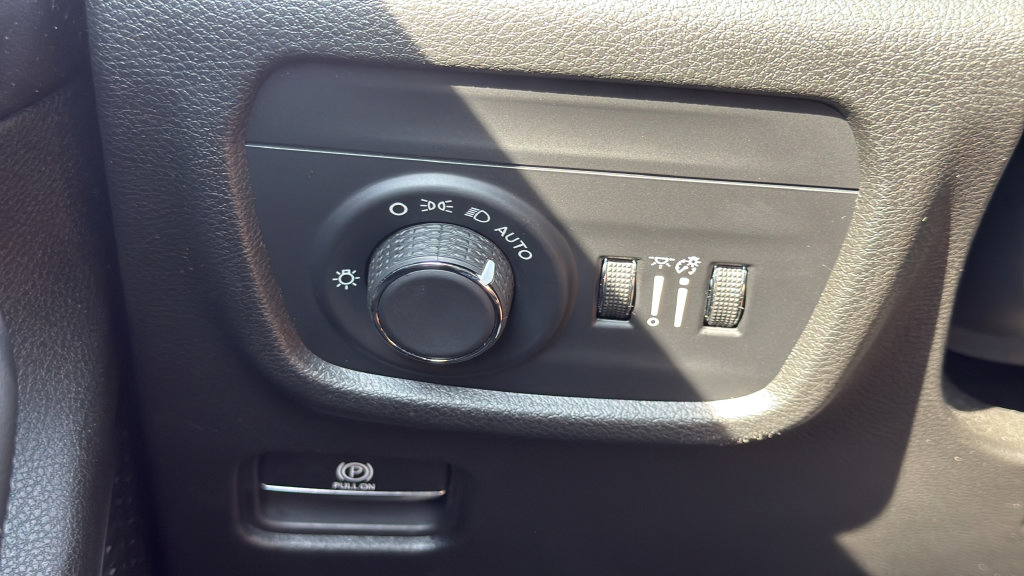 Used 2023 Jeep Grand Cherokee Altitude AWD/4WD image 29