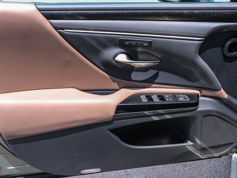 Used 2025 Lexus ES 350 w/ Premium Package FWD image 30