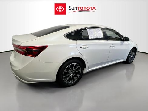 Used 2018 Toyota Avalon XLE Premium image 4