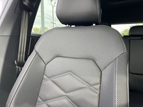 New 2026 Volkswagen Atlas Cross Sport SE FWD image 21