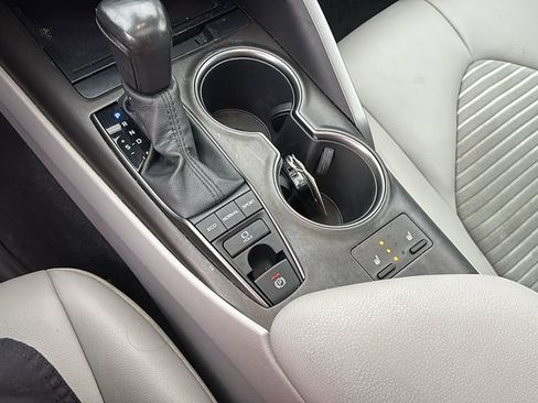 Used 2022 Toyota Camry SE image 21