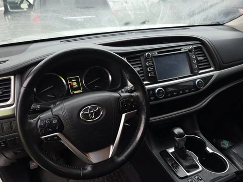 Used 2015 Toyota Highlander XLE image 12
