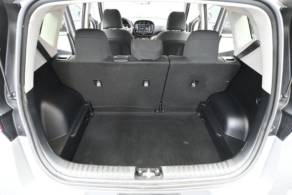 Used 2023 Kia Soul LX w/ LX Technology Package FWD image 31
