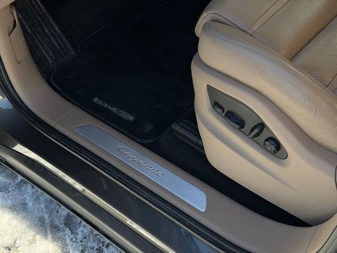 Used 2023 Porsche Cayenne image 21