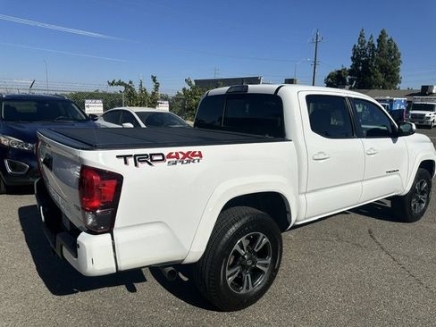 Used 2018 Toyota Tacoma TRD Sport w/ Technology Package AWD/4WD image 12
