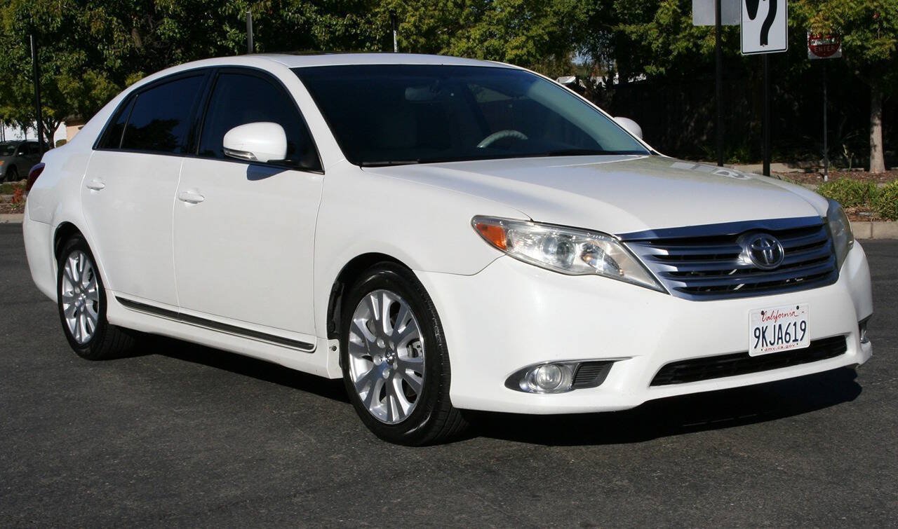 Used 2011 Toyota Avalon FWD image 1