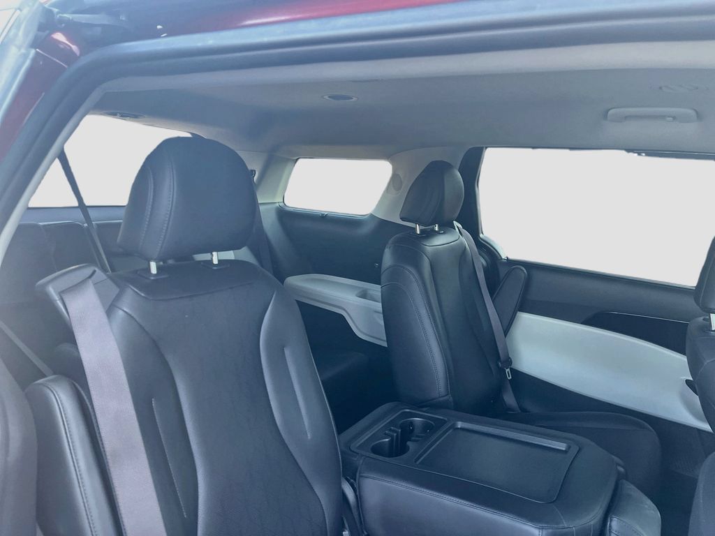 Used 2024 Kia Carnival SX FWD image 28