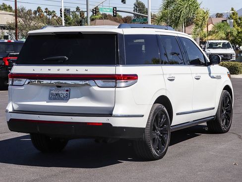 Used 2023 Lincoln Navigator Reserve AWD/4WD image 4