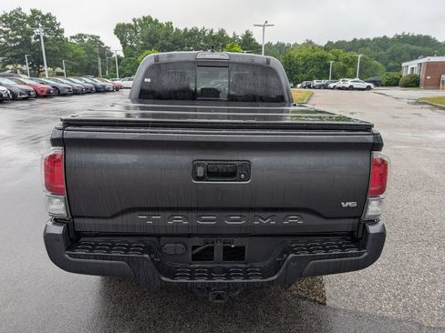 Used 2022 Toyota Tacoma TRD Sport w/ Technology Package AWD/4WD image 4