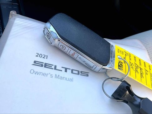 Used 2021 Kia Seltos EX AWD/4WD image 15