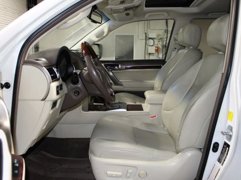 Used 2011 Lexus GX 460 w/ Comfort Plus Pkg AWD/4WD image 9