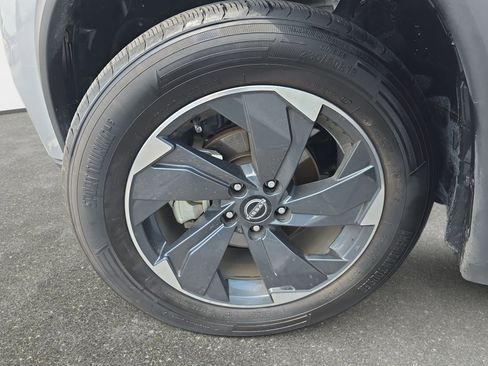 Used 2025 Nissan Rogue SV FWD image 31