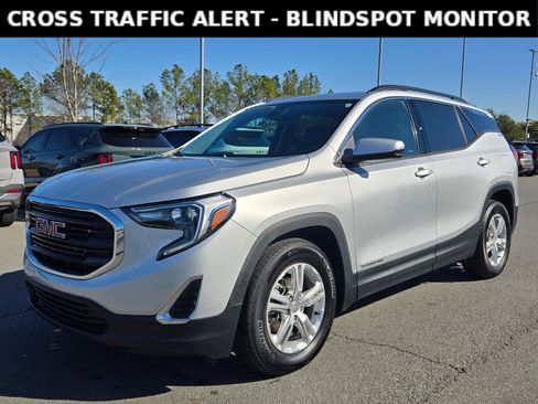 Used 2020 GMC Terrain SLE w/ Driver Convenience Package image 3