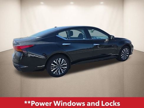 Used 2025 Nissan Altima 2.5 SV image 5