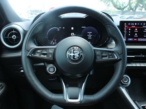 Used 2025 Alfa Romeo Tonale w/ Premium Package AWD/4WD image 24