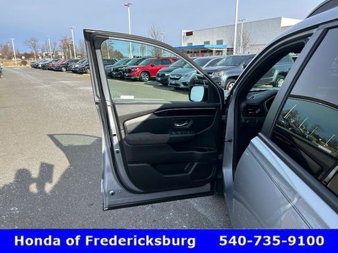 Certified 2024 Honda Pilot Sport image 24