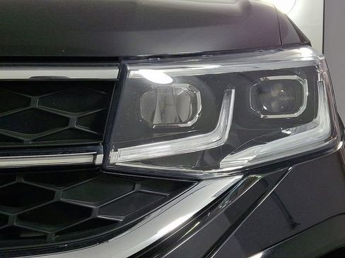 Used 2022 Volkswagen Taos SEL image 12