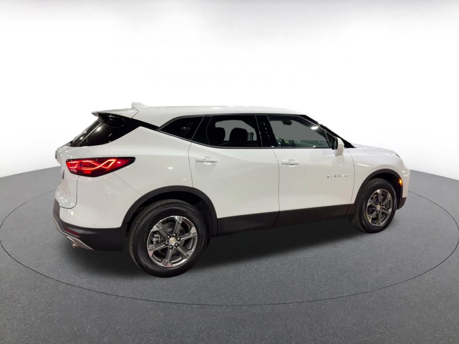Used 2026 Chevrolet Blazer LT AWD/4WD image 14