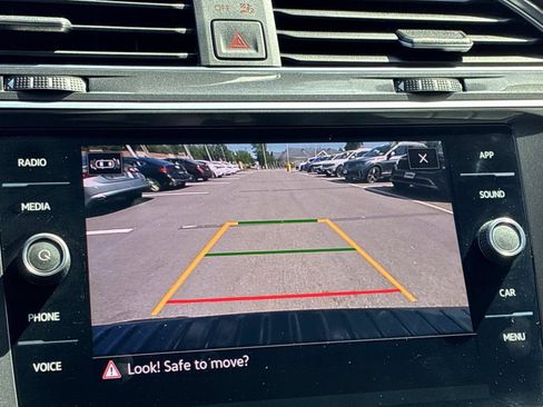 Certified 2023 Volkswagen Tiguan SE R-Line AWD/4WD image 33