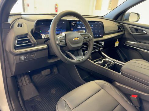 New 2026 Chevrolet Traverse LT w/ Sun and Wheel Package image 3