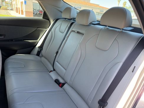 Used 2024 Hyundai Elantra Limited FWD image 6