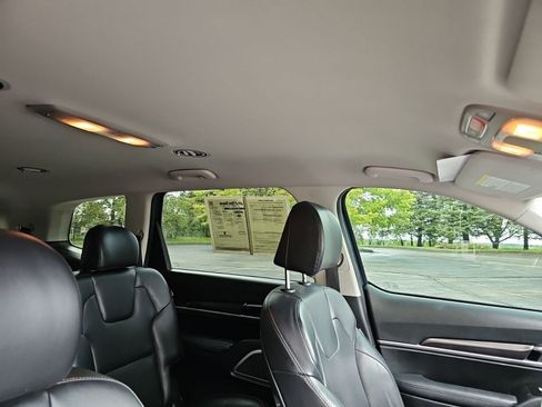 Used 2023 Kia Telluride S AWD/4WD image 12