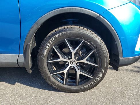 Used 2017 Toyota RAV4 SE image 6