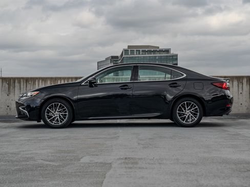 Used 2017 Lexus ES 350 w/ Navigation System Package FWD image 3