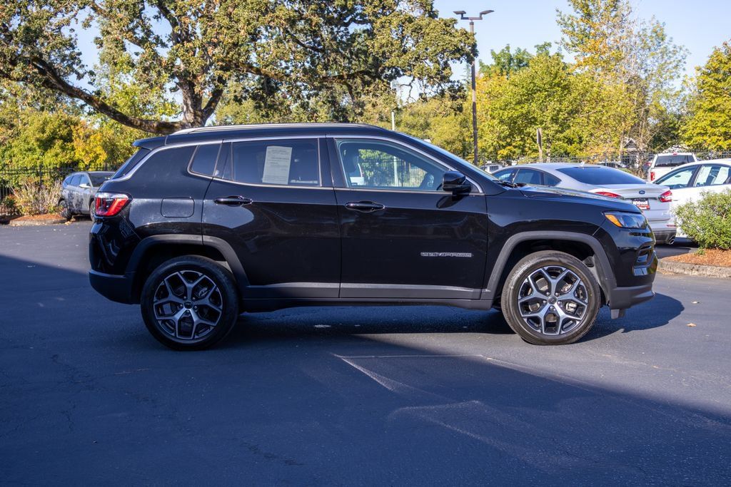 Used 2025 Jeep Compass Limited AWD/4WD image 6