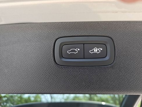 Used 2023 Volvo XC90 B5 Plus image 13